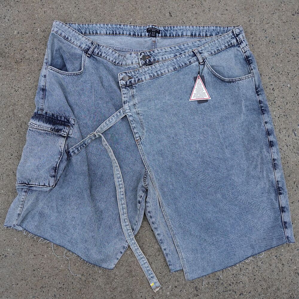 PLT Plus 30 Asymmetrical Wrap Denim Cargo Shorts NWT – Light Acid Wash
